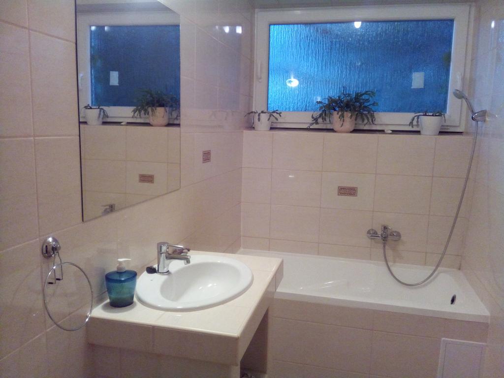 Emese Apartman Hajduszoboszlo Exterior foto